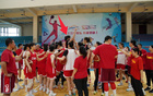 女籃體能訓練，張子宇缺席，李夢王思雨態(tài)度端正。