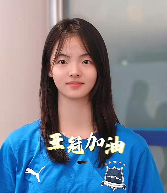 武漢女足姜晨璟，踢防守位反差大，自小如此。