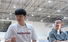 青島專訪楊瀚森：中美籃球差異，速度強(qiáng)度，CBA助NBA之旅